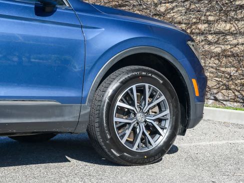 Used 2020 Volkswagen Tiguan SE image 11