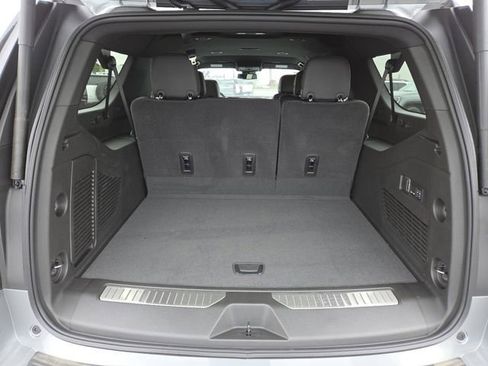 New 2025 Chevrolet Suburban Premier AWD/4WD image 28