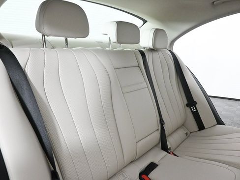 Used 2025 Mercedes-Benz E 350 Sedan image 19