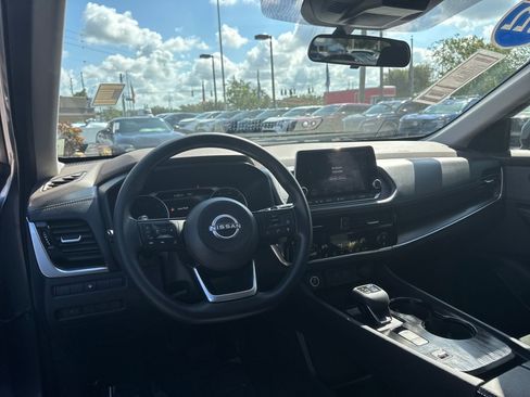 Certified 2022 Nissan Rogue SV FWD image 20