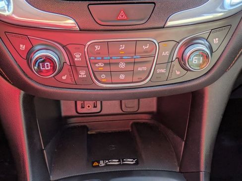 Used 2018 Chevrolet Equinox Premier image 13