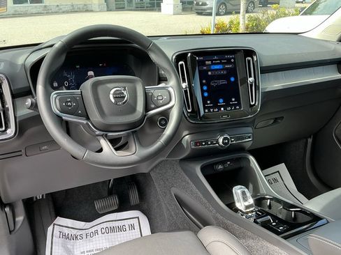 Used 2026 Volvo XC40 B5 Plus AWD/4WD image 32