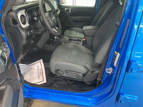 Used 2025 Jeep Wrangler Sport S image 9