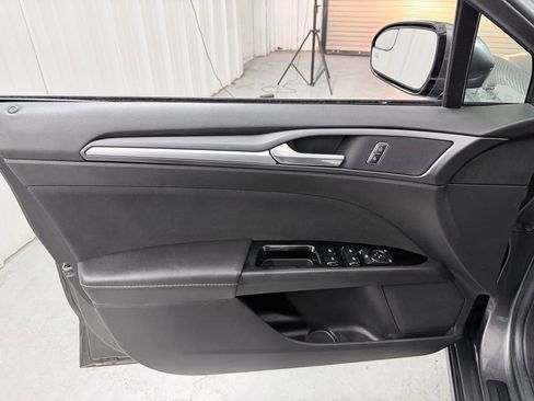 Used 2015 Ford Fusion SE image 11