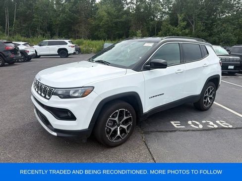 Used 2025 Jeep Compass Limited AWD/4WD image 3