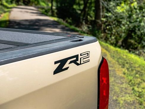 Used 2022 Chevrolet Colorado ZR2 AWD/4WD image 9