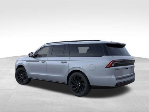 New 2025 Lincoln Navigator L Reserve AWD/4WD image 5