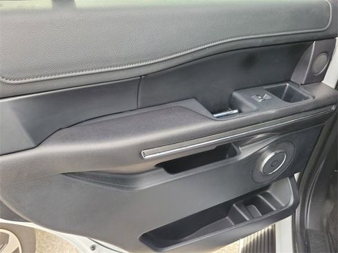 Used 2018 Ford Expedition XLT w/ Equipment Group 202A image 9