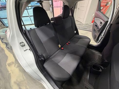 Used 2017 Toyota Yaris L image 5