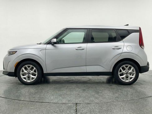 Used 2025 Kia Soul LX w/ LX Technology Package FWD image 5
