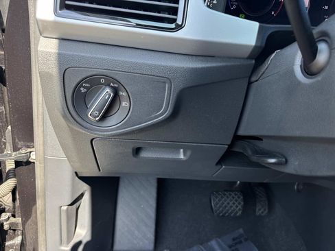 Used 2023 Volkswagen Atlas SE w/ Black Wheel Package image 32