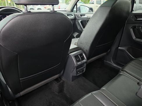 Used 2023 Volkswagen Tiguan SE AWD/4WD image 19