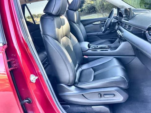 Used 2025 Honda Pilot Touring image 12