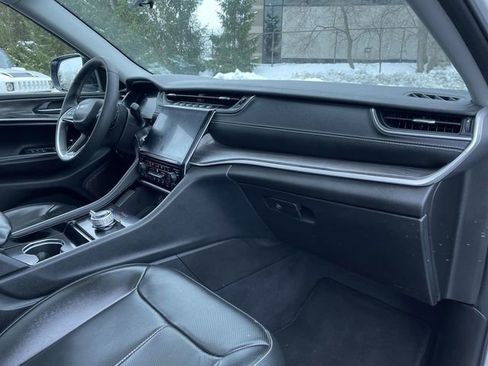 Used 2023 Jeep Grand Cherokee Limited w/ Luxury Tech Group II image 30