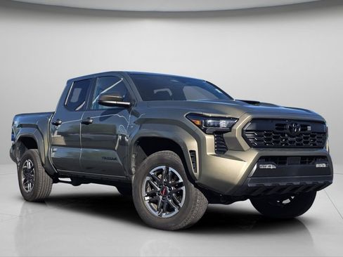 Used 2024 Toyota Tacoma TRD Sport AWD/4WD image 2
