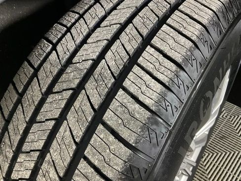 Used 2018 Cadillac XT5 Luxury w/ Driver Awareness Package image 34