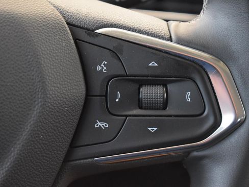 Used 2024 Chevrolet Trax LT w/ Driver Confidence Package FWD image 9