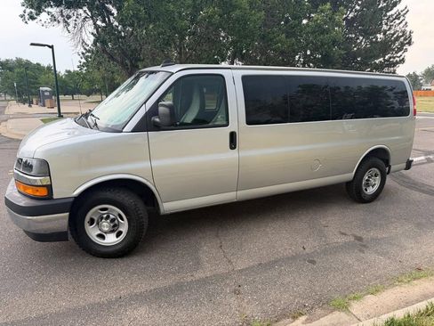 Used 2018 Chevrolet Express 3500 LT w/ LT Preferred Equipment Group RWD image 3