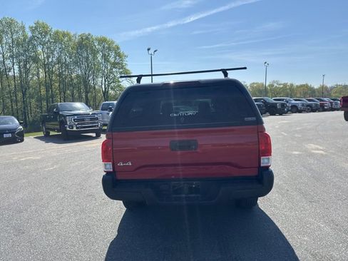 Used 2017 Toyota Tacoma SR AWD/4WD image 5