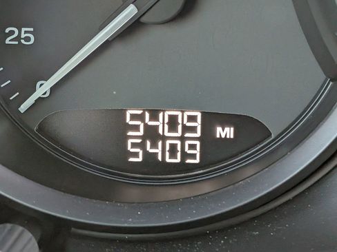 Used 2025 Porsche Macan image 31