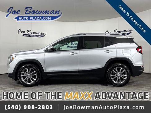 Used 2022 GMC Terrain SLT AWD/4WD image 1