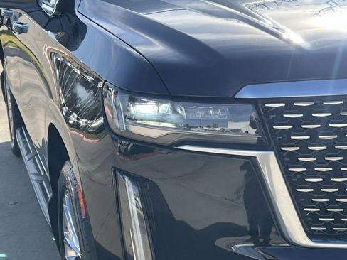 Used 2023 Cadillac Escalade ESV Premium Luxury image 7