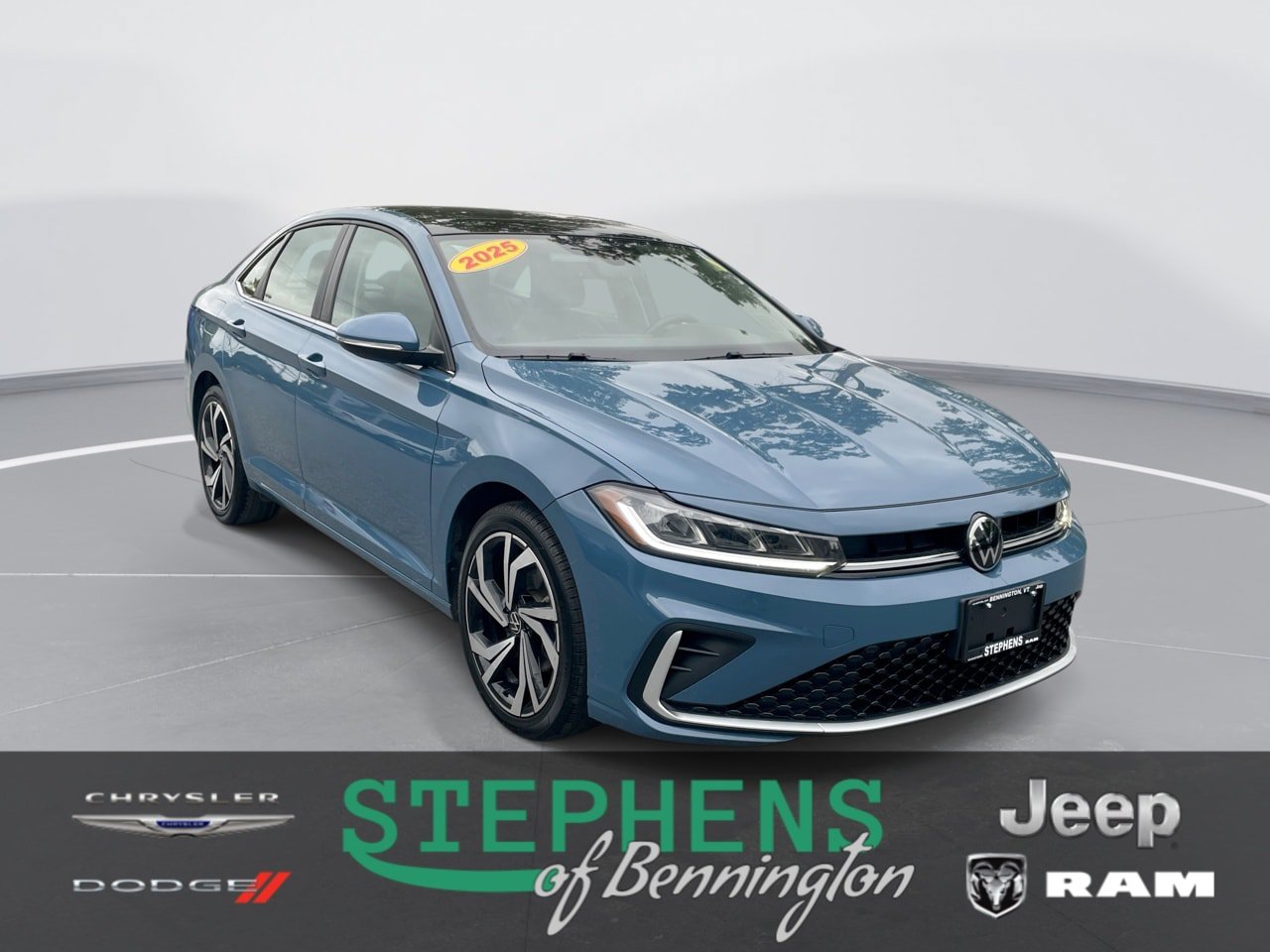 Used 2025 Volkswagen Jetta SEL FWD image 1