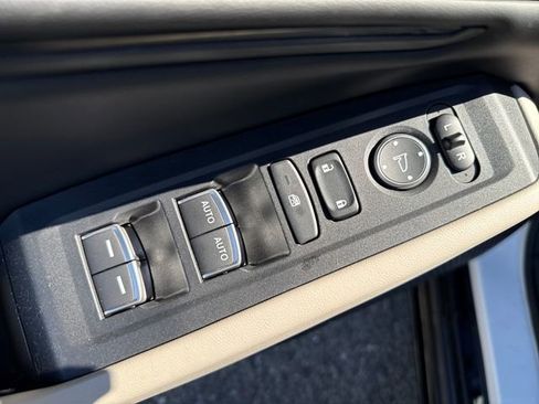 Used 2023 Honda Accord EX-L image 5