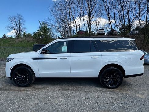 New 2026 Lincoln Navigator L Reserve AWD/4WD image 2