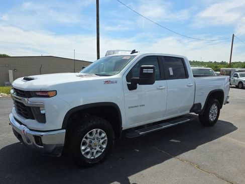 Used 2025 Chevrolet Silverado 2500 LT AWD/4WD image 1