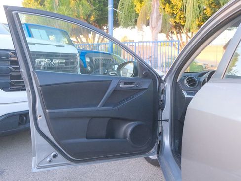 Used 2013 MAZDA MAZDA3 i Touring image 11