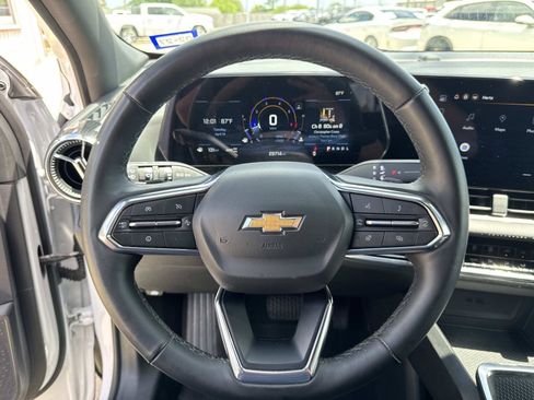Used 2025 Chevrolet Equinox LT AWD/4WD image 21