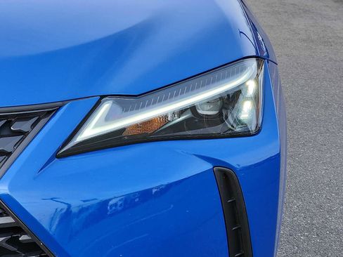 Used 2024 Lexus UX 250h Premium image 9