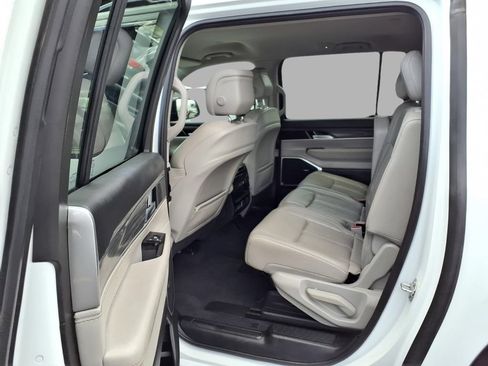 Certified 2024 Jeep Wagoneer L Series II w/ Flexible Seating Group AWD/4WD image 25