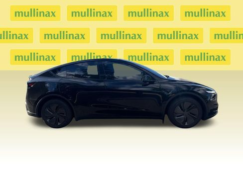 Used 2026 Tesla Model Y Long Range RWD image 2