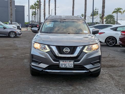 Used 2020 Nissan Rogue SV image 4