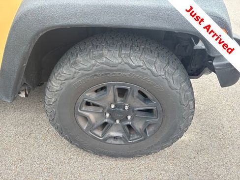 Used 2013 Jeep Wrangler Unlimited Sahara AWD/4WD image 15