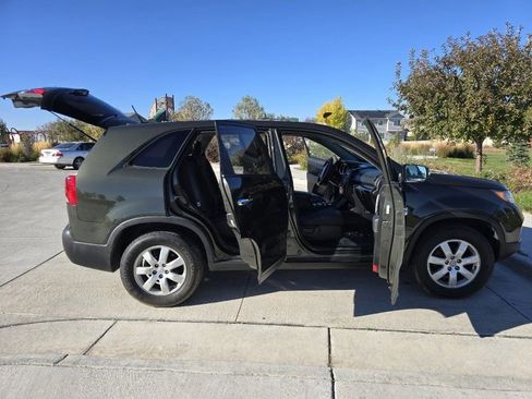 Used 2011 Kia Sorento LX image 18