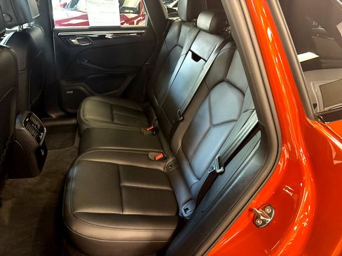 Used 2022 Porsche Macan Base image 18