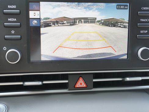 Used 2025 Hyundai Elantra Hybrid FWD image 23