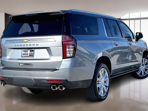 Used 2024 Chevrolet Suburban High Country image 2