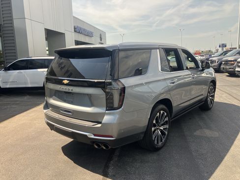 Used 2025 Chevrolet Tahoe High Country AWD/4WD image 7