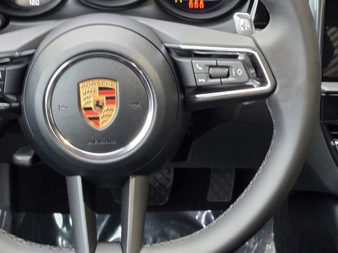 Used 2026 Porsche Macan image 17