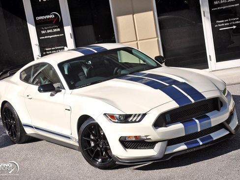 Used 2020 Ford Mustang Shelby GT350 w/ Technology Package RWD image 3
