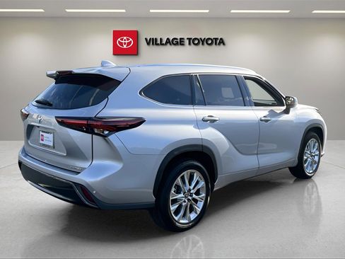 Certified 2025 Toyota Highlander Limited image 5