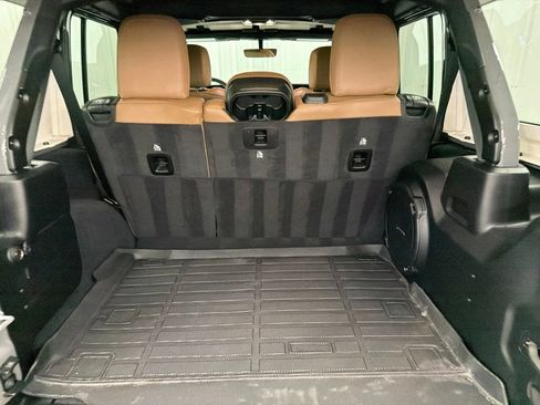 Used 2023 Jeep Wrangler Unlimited Sahara AWD/4WD image 8