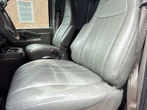 Used 2018 Chevrolet Express 2500 w/ Driver Convenience Package RWD image 19