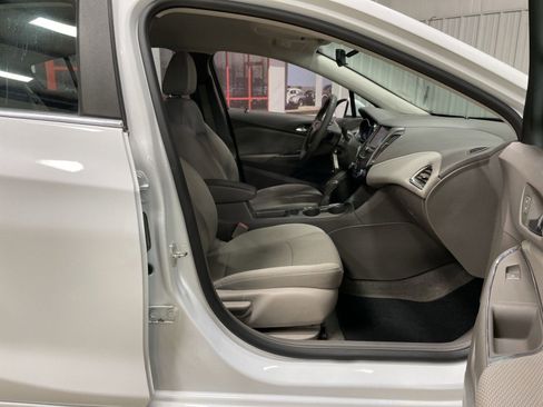 Used 2017 Chevrolet Cruze LT FWD image 25