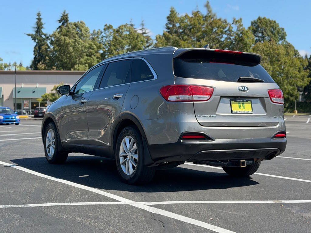 Used 2016 Kia Sorento LX w/ LX Convenience Package AWD/4WD image 3