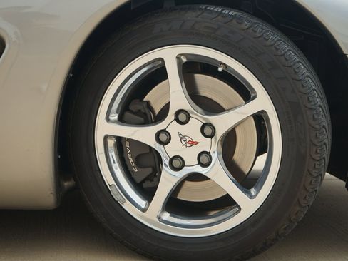 Used 2000 Chevrolet Corvette Coupe w/ Memory Pkg RWD image 39